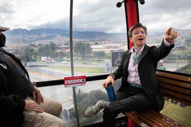 Visite du quartier Ciudad Bolivard  de Bogota qui a été désenclavé grâce à l'arrivée du téléphérique.