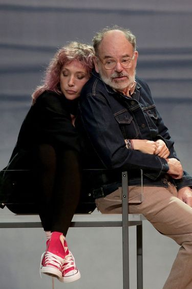 Laura Smet et Jean-Pierre Darroussin sur scène.