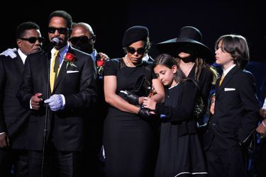 Jackie Jackson, Marlon Jackson, Randy Jackson, Janet Jackson, Paris Jackson, La Toya et Prince Michael Jackson lors de la cérémonie hommage à Michael Jackson au Staples Center de Los Angele en 2009.