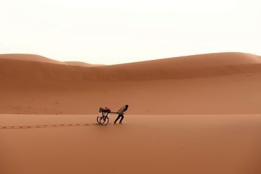 245 kilomètres pieds-nus dans le Sahara, en 2020.