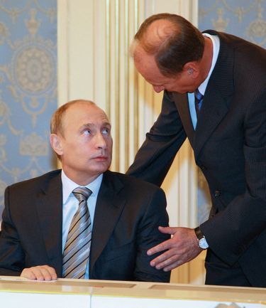 Vladimir Poutine, alors Premier ministre, et Nikolaï Patrouchev, lors d’un Conseil de sécurité réuni à Moscou le 28 juillet 2009.