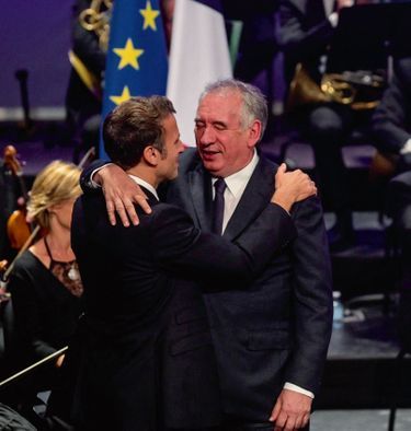 Une « relation spéciale » faite de hauts et de bas. Le 30 septembre, Emmanuel Macron inaugure le centre culturel du Foirail, à Pau.