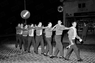 Les Bleus fêtent leur qualification pour les quarts, après la victoire contre l'Ecosse, le 15 juin 1958.