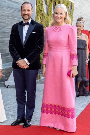 La princesse Mette-Marit de Norvège dans sa robe lors du dîner d’inauguration du nouveau Musée d’art à Oslo, le 10 juin 2022
