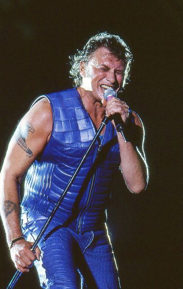 Après avoir habillé Elton John, Sylvester Stallone et Arnold Schwarzenegger de blousons de cuirs exotiques, Jean-Claude Jitrois imagine « le croco bleu Hallyday ».