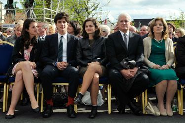 Toute la famille Schlossberg lors d'une cérémonie anniversaire de la visite de JFK en Irlande, en 2013. De g. à dr. : Tatiana, Jack, Rose, et leurs parents Edwin Schlossberg et Caroline Kennedy.