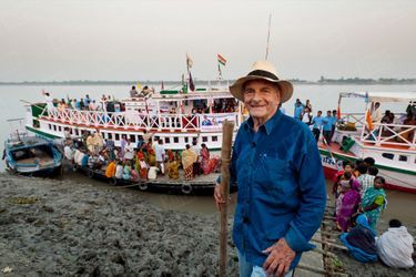 Le 7 décembre, c’est le départ sur l’hôpital flottant qui sillonne les bras du Gange, où les 54 îles Sundarbans ne figurent sur aucune carte.