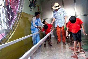 La salle de rééducation : la polio reste un fléau qui frappe des milliers d’enfants.