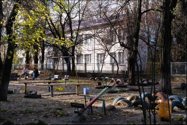 La Maison de l’enfant, rue Zalaeherseh, au cœur de Kherson, où, le 3 novembre, trois bus entourés d’hommes en armes sont venus chercher 46 orphelins.