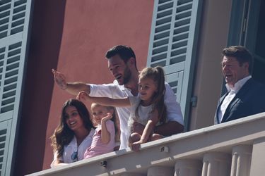 Hugo Lloris revient a Nice, en famille, trois jours seulement après avoir remporte la Coupe du Monde. Il est reçu à l'Hotel de ville par le maire Christian Estrosi.