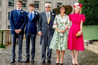 La princesse Louise de Belgique avec ses parents et ses frères au mariage de leur nièce et cousine la princesse Maria Laura, le 10 septembre 2020