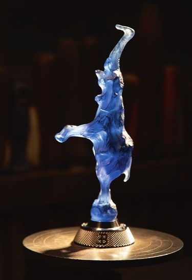 «Éléphant dansant », sculpture en cristal.