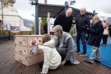Le 10 décembre 2022, 46 tortues juvéniles ont quitté le Musée océanographique de Monaco pour rejoindre le Village des Tortues de Noflaye, au Sénégal, dans le cadre d’un projet de renforcement des populations. Cette première étape, qui s’inscrit dans un programme d’une durée de 3 ans, s’est déroulée en présence et avec la participation du Prince Albert II et la Princesse Charlène de Monaco, accompagnés de leurs enfants, le Prince Héréditaire Jacques et la Princesse Gabriella.