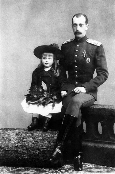 La grande-duchesse Marie Pavlovna de Russie avec son père le grand-duc Paul Alexandrovitch
