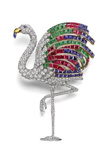 Exotique. Vendue en 1940 au duc de Windsor, cette broche flamant en diamants, rubis, émeraudes et saphirs.