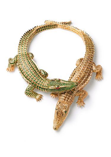 Mythique. Commandé par Maria Félix, ce collier crocodiles en or, émeraudes et diamants jaunes. 1975.