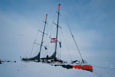 Le deux-mâts s’est laissé bloquer dans les glaces du pôle Nord entre septembre 2006 et février 2008 pour « décrire les raisons de la fonte rapide de la banquise », explique Romain Troublé. Une mission dont Paris Match a été partenaire.