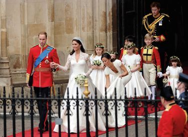 Le mariage de William et Kate, dont la sœur, Pippa, est demoiselle d’honneur. Au fond, Harry, témoin mais interdit de discours. À l’abbaye de Westminster en 2011.