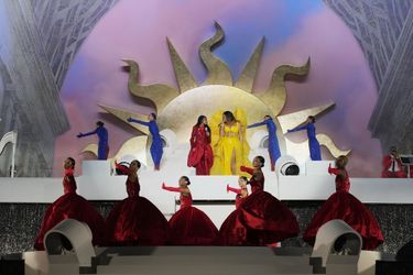 La star et sa fille Blue Ivy réunies sur scène. Concert de Beyoncé à Dubaï, pour l'inauguration de l'hôtel Atlantis The Royal, le 21 janvier 2023.
