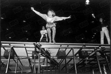 Un saut dans le vide pour France Gall, poussée par son époux, Michel Berger, pendant les répétitions de «Starmania » en avril 1979.