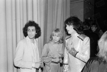 Michel Berger, France Gall et Daniel Balavoine dans les coulisses du Palais des Congrès avant la représentation du 15 avril 1979.