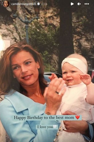 La princesse Stéphanie de Monaco avec sa fille Camille Gottlieb bébé. Photo relayée par Camille sur Instagram, le 1er février 2023.
