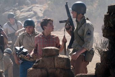 À 12 ans, Sammy Fabelman tourne avec ses camarades de scoutisme un film de guerre.