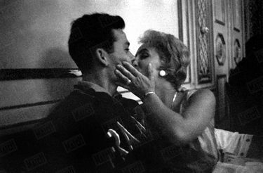 Le baiser volé de Just Fontaine et son épouse Nelly, avant la demi-finale France Brésil, le 25 Juin 1958.