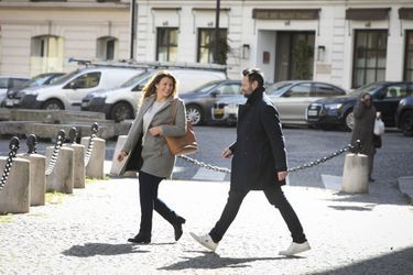 Marlène Schiappa et Matthias Savignac, complices dans les rues de Paris, le 27 février 2023.