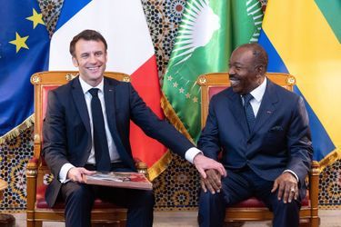 Emmanuel Macron et le président du Gabon Ali Bongo, le 2 mars 2023, à Libreville.