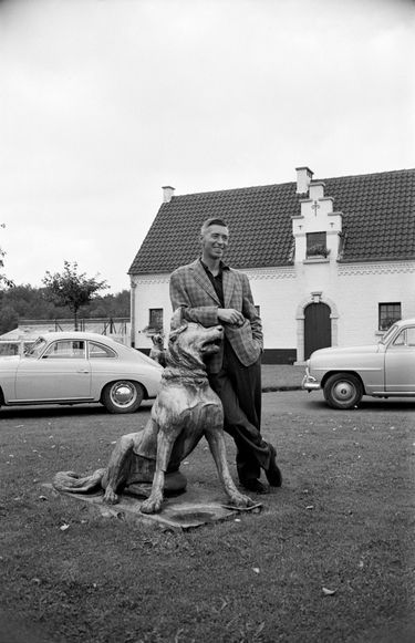 «Hergé a dessiné lui-même sa maison de campagne à 30 km de Bruxelles.» - Paris Match n°493, 20 septembre 1958