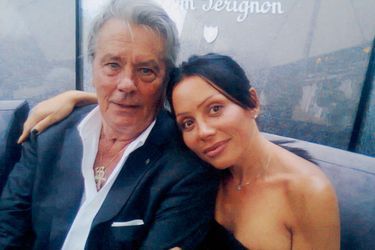 En 2011, Delon fait la connaissance de Christine, la quatrième femme de Jacques Imbert
