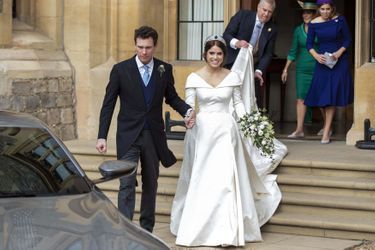 La princesse Eugenie d'York et son mari Jack Brooksbank quittent le château de Windsor après leur mariage, direction le Royal Lodge, en compagnie du prince Andrew, duc d'York, Sarah Ferguson, duchesse d'York et de la princesse Béatrice, le 12 octobre 2018.