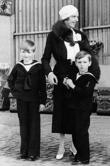 La princesse Mafalda avec ses deux fils aînés, Moritz et Heinrich, vers 1933