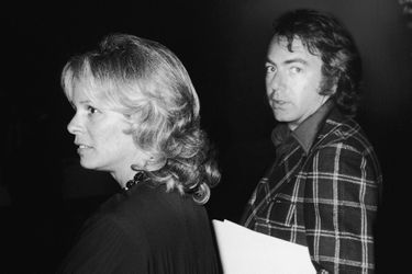 Le chanteur américain Neil Diamond et sa deuxième épouse, Marcia Murphey, assistent au concert d'Elton John au Troubadour, le 25 août 1975.