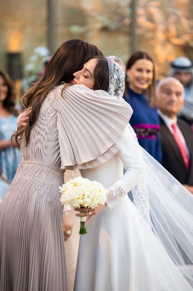Pour son mariage la princesse Iman de Jordanie a choisi une elegante robe Dior