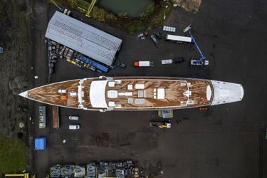 Selon Fernando Nicholson, un courtier très au fait du marché des super-yachts, le « “Koru” est un bateau qui allie design révolutionnaire et technologies de pointe.