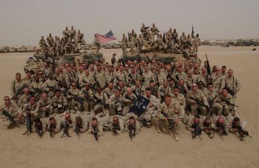 Les soldats de la compagnie Alpha, du 41e bataillon d’infanterie, avant de partir en Irak. Camp Virginia, Koweït, le 21 mars 2003.