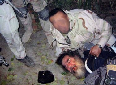 L’arrestation de Saddam Hussein par les soldats américains à Tikrit, dans la nuit du 13 au 14 décembre 2003.