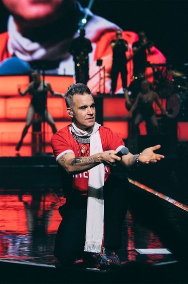 Robbie Williams, sur scène à l'Accor Arena de Paris.