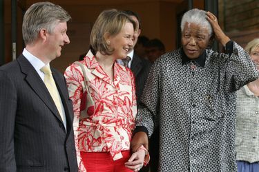 Le prince Philippe et la princesse Mathilde de Belgique avec Nelson Mandela à Johannesburg, le 15 mars 2006