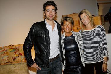 Avec ses enfants d’un premier mariage, son fils, l’acteur Gilles Lemaire, et sa fille, Virginie Degryse, blogueuse culinaire installée à Los Angeles. En 2011 à Paris.