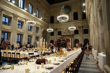 Les tables du banquet d’Etat en l’honneur d’Emmanuel et Brigitte Macron ont été dressées dans la Burgerzaal du Palais royal d’Amsterdam, le 11 avril 2023