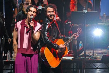 Joe et Kevin Jonas au Royal Albert Hall, le 14 avril 2023.