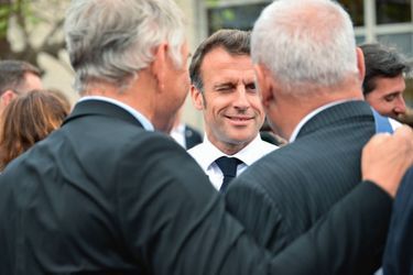 Déplacement agité d'Emmanuel Macron à Ganges (Hérault) peu après la promulgation de la réforme des retraites.