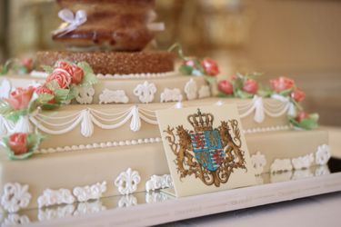 Le gâteau de la réception du mariage civil de la princesse Alexandra de Luxembourg et de Nicolas Bagory, au Palais grand-ducal à Luxembourg le 22 avril 2023