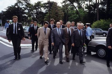 Les caciques de la mitterrandie, Jacques Attali, Roland Dumas et Pierre Bérégovoy, lors du 16e Sommet franco-africain à La Baule, en juin 1990.