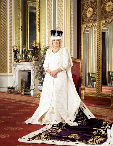 Le portrait officiel de la reine Camilla.