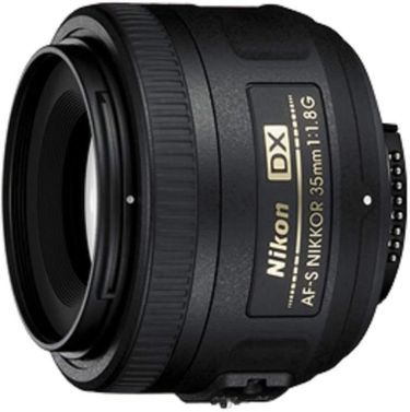 L’objectif Nikon 35mm fixe avec une focale de 1,8, pour des photos lumineuses même dans l’obscurité