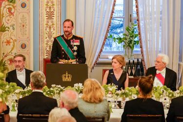 Le prince héritier Haakon de Norvège avec le président italien Sergio Mattarella et sa fille Laura au Palais royal à Oslo, le 11 mai 2023